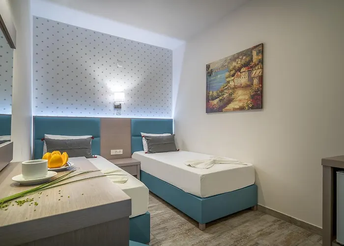 Отель Denise 4*